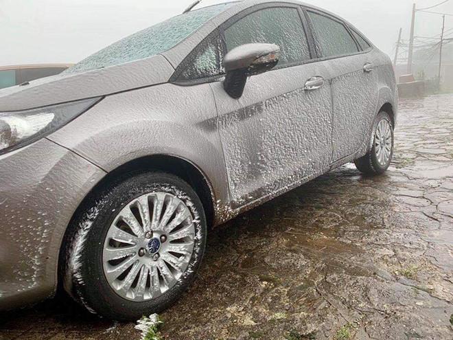 Giới trẻ không ngại giá rét check-in băng tuyết ở Mẫu Sơn-11