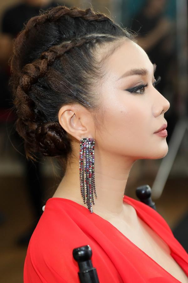 Thanh Hằng được chăm chút như nữ hoàng trước giờ lên sàn đấu chung kết The Face 2018-4