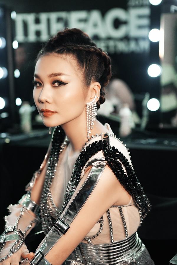Thanh Hằng được chăm chút như nữ hoàng trước giờ lên sàn đấu chung kết The Face 2018-8