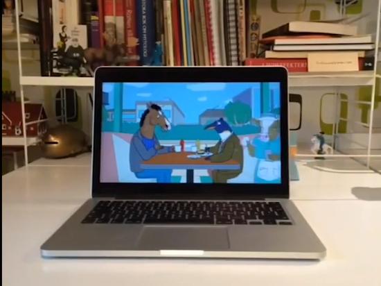 Đã mắt với màn ghép đồ vật thật vào các cảnh phim trên màn hình