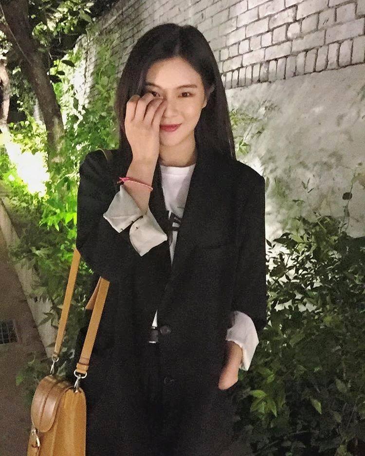 Cận cảnh nhan sắc xinh đẹp xứng đôi vừa lứa của bạn gái Lee Kwang Soo-11