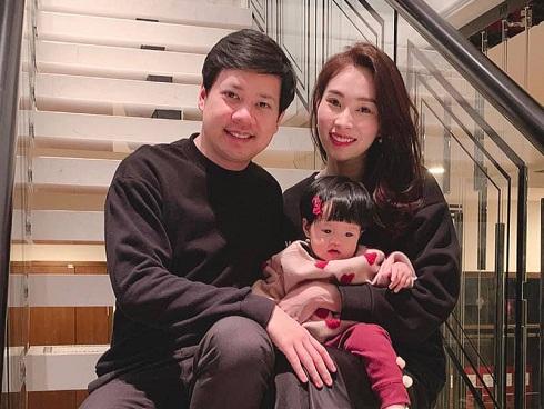 Ngắm mẹ con Đặng Thu Thảo diện áo dài ngày Tết, dân mạng trầm trồ: Thiên thần lại sinh ra một thiên thần-10