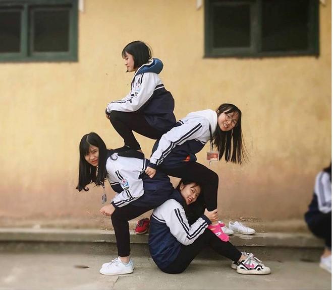 Cầu thủ tuyển Việt Nam rủ nhau chơi xếp hình, nhìn xuống Duy Mạnh fans chỉ thấy tội cho chàng trai ấy-2