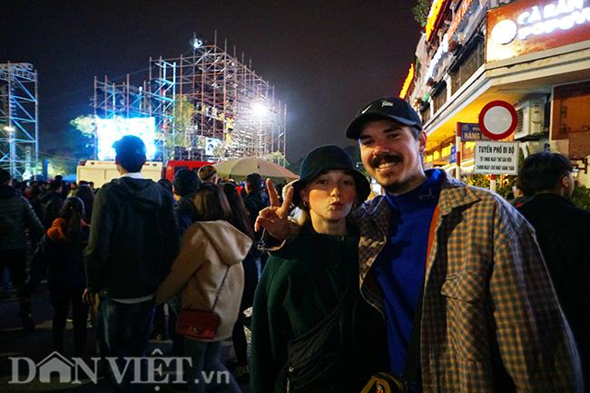 Clip: Ấn tượng của du khách Tây khi đón giao thừa ở Việt Nam-1