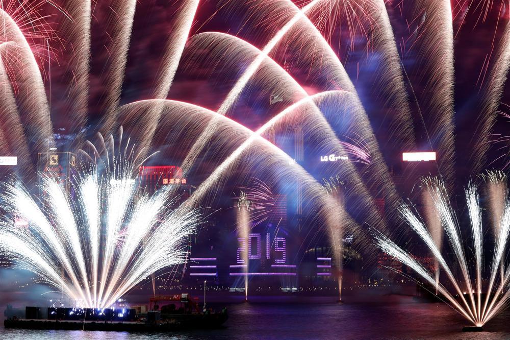 Đại tiệc pháo hoa trên bầu trời châu Á chào đón năm mới 2019-11