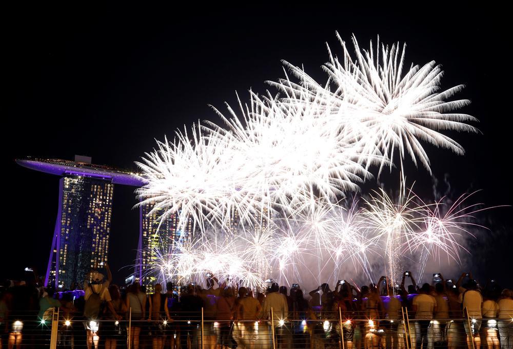 Đại tiệc pháo hoa trên bầu trời châu Á chào đón năm mới 2019-17