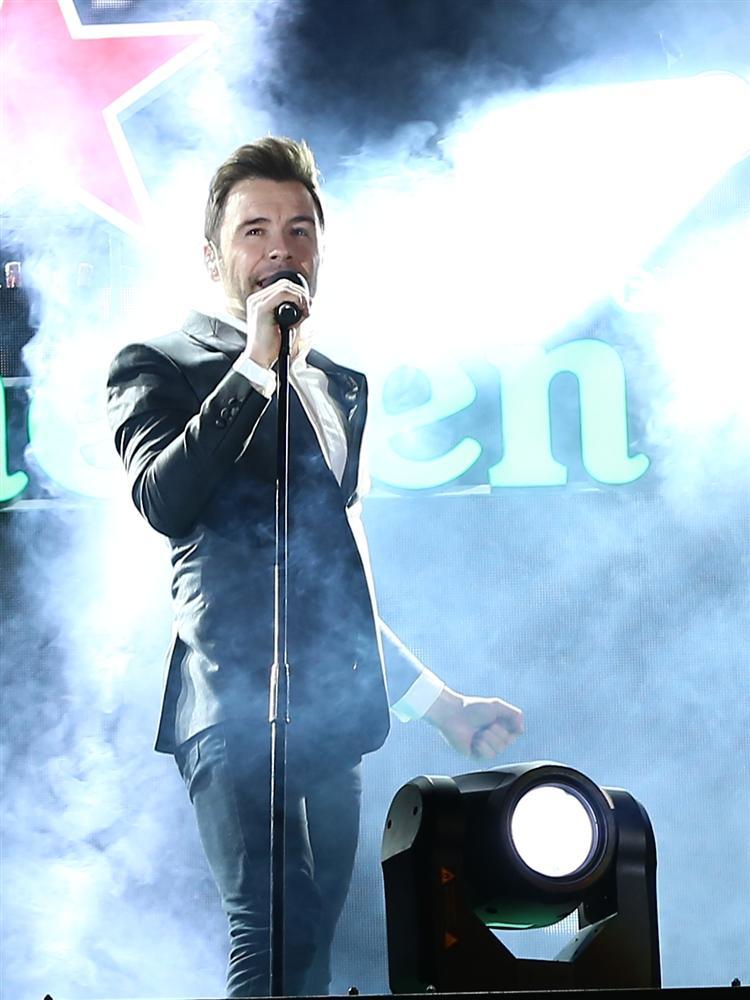 Đang hát hăng say, Tuấn Hưng đột ngột đau bụng dữ dội xin phép rời sân khấu-6