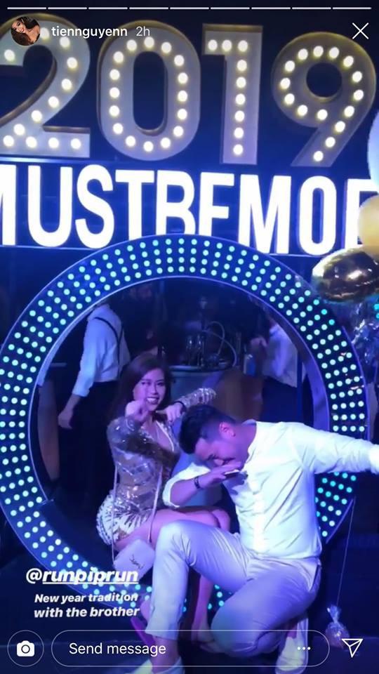 Khoe ảnh đón năm mới, em chồng Hà Tăng đánh bật hội cậu ấm cô chiêu vì gia đình tổ chức tiệc quá sang chảnh-4