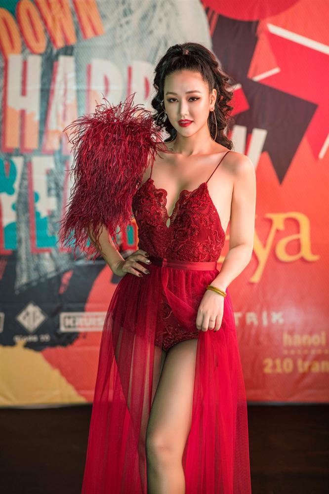 Trời rét căm căm, Maya diện đồ cắt xẻ táo bạo khoe 3 vòng bốc lửa-8