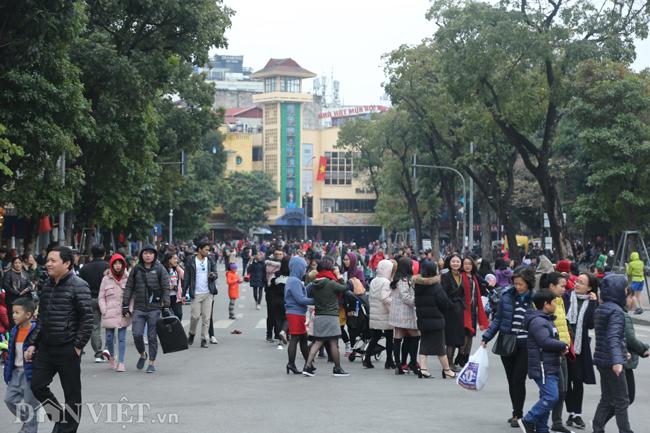 Ảnh: Hà Nội rộn ràng Tết dương lịch, du khách đông đúc cả ngày-1