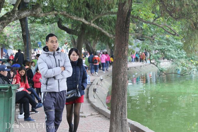 Ảnh: Hà Nội rộn ràng Tết dương lịch, du khách đông đúc cả ngày-3