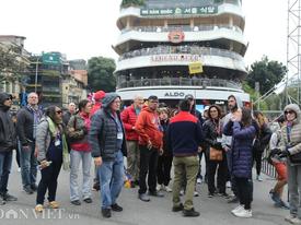 Ảnh: Hà Nội rộn ràng Tết dương lịch, du khách đông đúc cả ngày Ảnh: Hà Nội rộn ràng Tết dương lịch, du khách đông đúc cả ngày