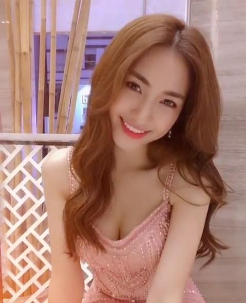 Vừa sang năm mới, Hòa Minzy đã chơi lầy với lời hứa: Sẽ là bờ ngực căng đầy cho các em dựa vào-3