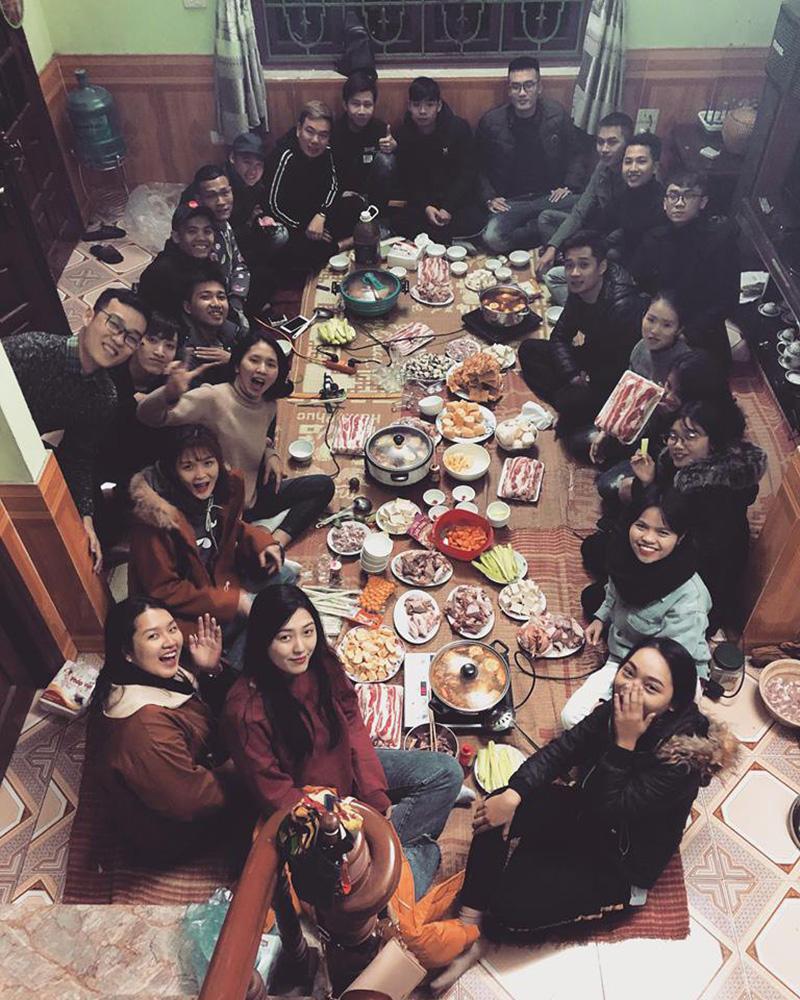 Màn họp lớp đáng học hỏi: Lạnh 10 độ, vẫn có 32/40 thành viên lớp cấp 2 đến dự-2