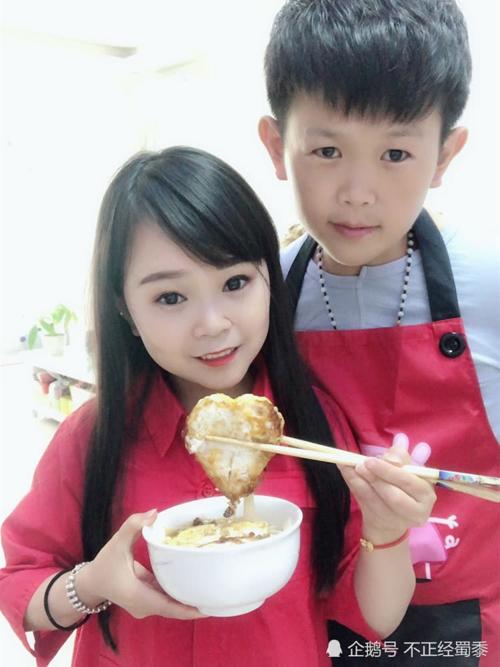 Cặp đôi 34 tuổi bỗng kiếm bộn tiền nhờ sở hữu ngoại hình trẻ con-7