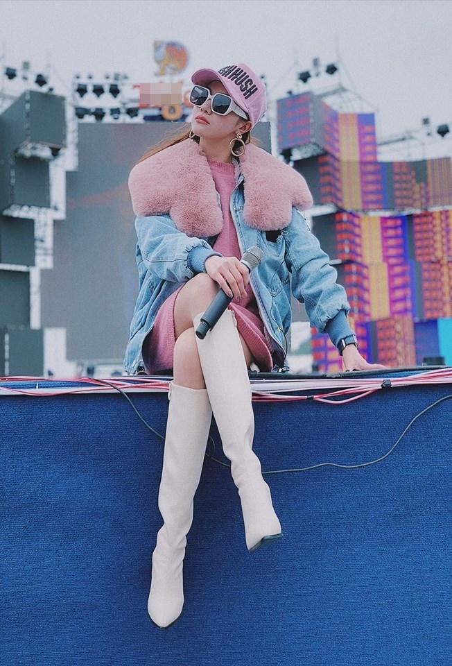 Hết đập mặt xây lại, giờ đến một nốt ruồi cũng được Bà Tưng nhờ thẩm mỹ kiến tạo để thay đổi vận mệnh-9