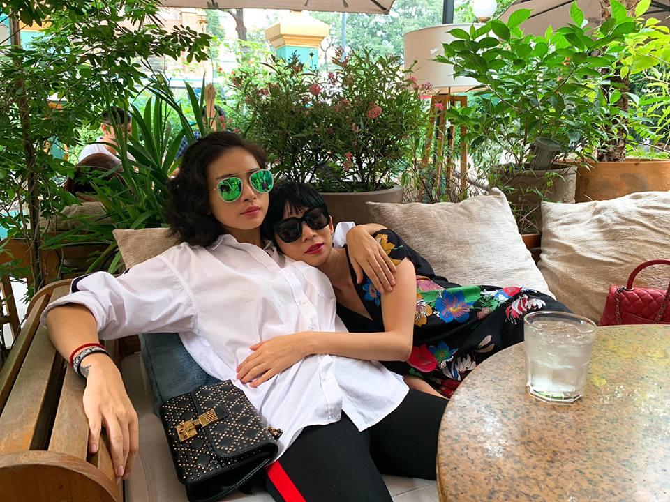 Trấn Thành lần đầu tiên khoe ảnh đại gia đình Việt - Hàn - Hoa hội tụ-13