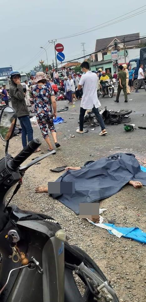 Hiện trường xe cộ nát bét, nằm la liệt sau vụ container mất phanh tông đoàn người chờ đèn đỏ-3