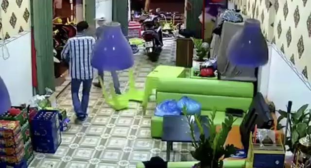 Long An - Vụ côn đồ chém loạn xạ tại quán cà phê: Bắt khẩn cấp 5 đối tượng-1