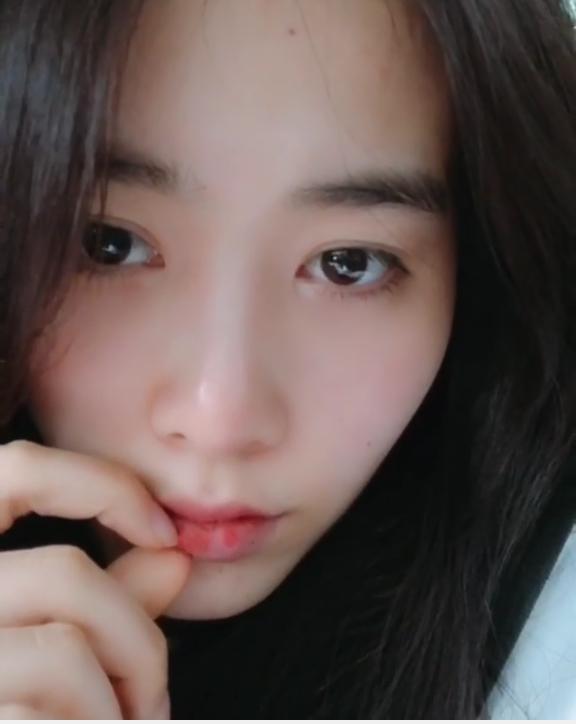 Sau khi va chạm giao thông, Nam Em quá buồn nên lột da môi trên nền nhạc Diên Hi Công Lược-1