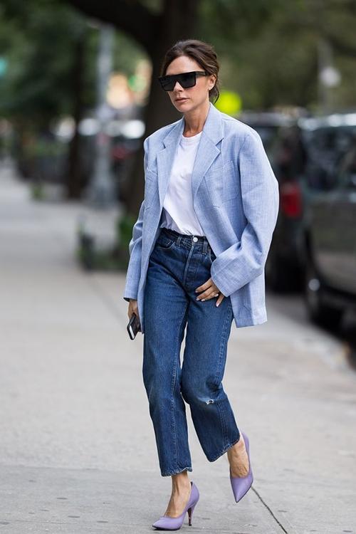 Tết nghèo mà vẫn muốn thật sang, lụm ngay tip mix áo thun trắng theo 800 kiểu của bà Beck-3