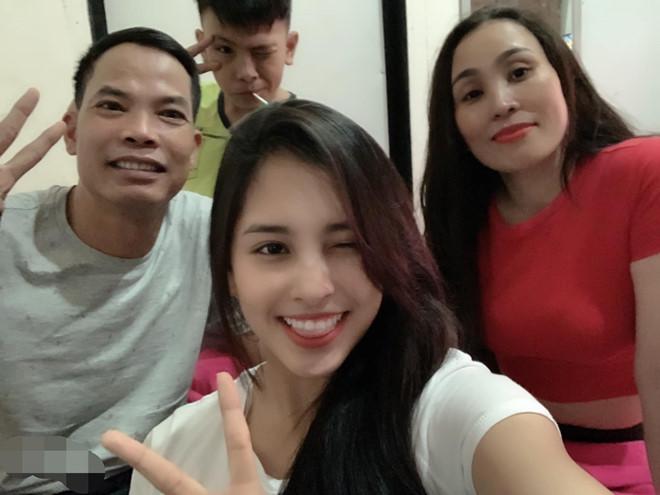 Chê ảnh mặt mộc của Tiểu Vy, dư luận có khắt khe?-2