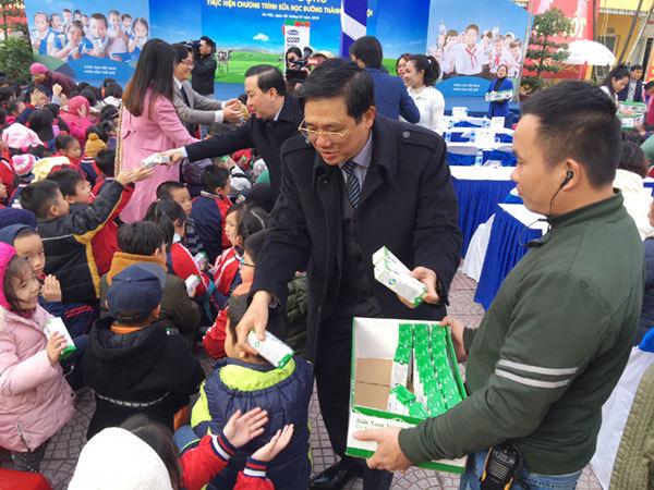 Chính thức triển khai chương trình Sữa học đường tại Hà Nội-2