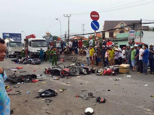 Tài xế container tông chết người khai gì khi bị khởi tố?-4