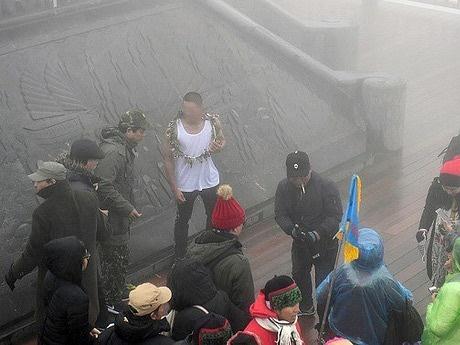 Chưa từng có: Mưa và tuyết cùng rơi phủ trắng Fansipan-5