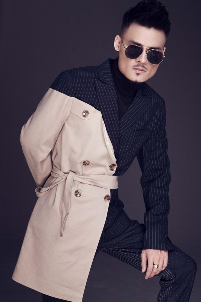 Đứng trên sân khấu lớn biểu diễn, Hoa Vinh bất ngờ được khen hát live ngày một đỉnh-1