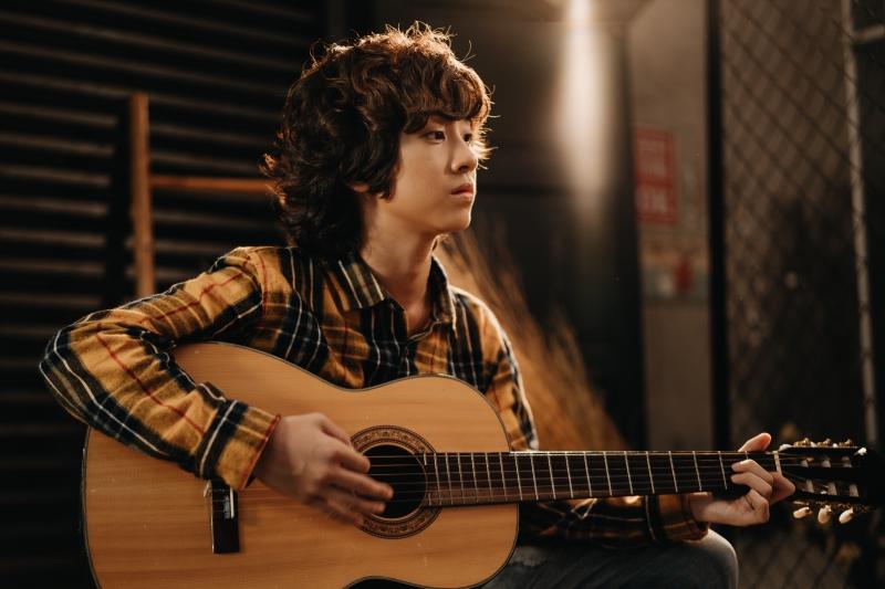 Cover hit Người hãy quên em đi bằng tiếng Hàn, Gia Khiêm ngầu như nam thần Hàn Quốc-1