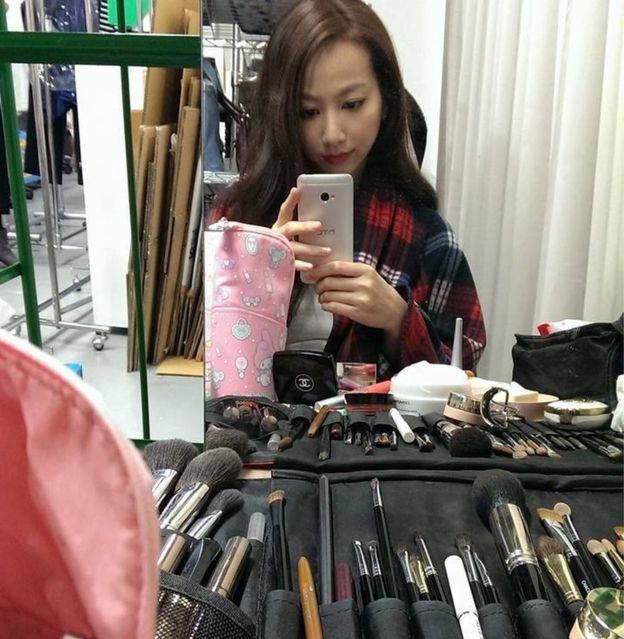 Cô gái trong ảnh mẹ tiên con cú: Sự nghiệp lụi tàn, 4 năm kiện tụng-4