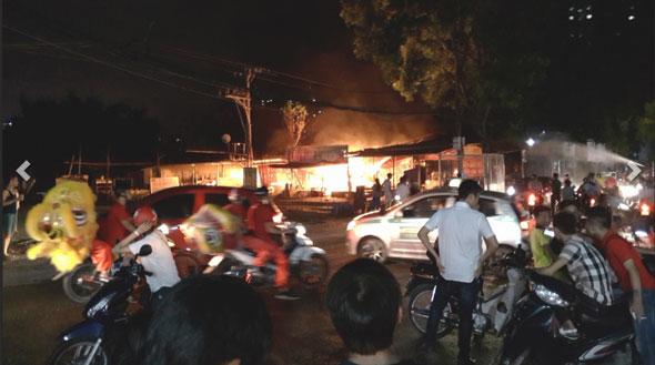 Ăn lẩu bằng bếp gas mini, nam thanh niên bị nổ nát bàn tay-2