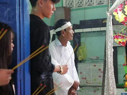 'Bệnh viện nói để nguyên như bệnh viện giao về mà liệm, đừng mở ra nữa'