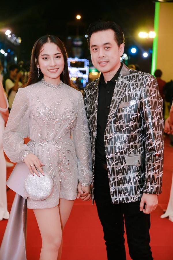 Cùng diện đầm cắt xẻ sexy, HHen Niê - Mỹ Linh - Hương Giang bất phân thắng bại trên thảm đỏ-14