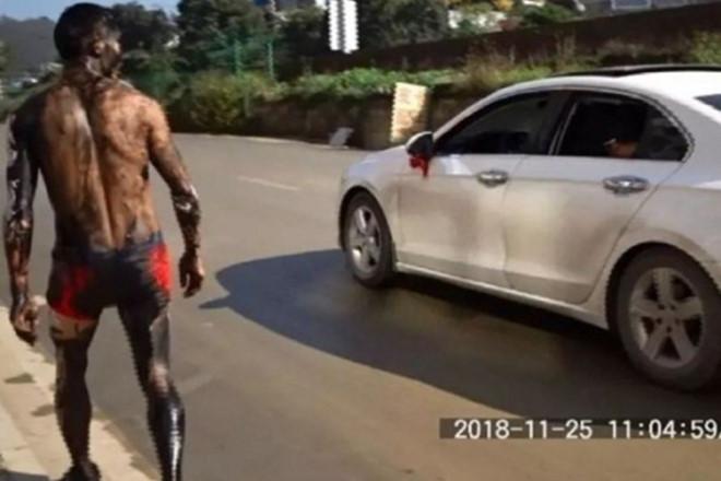 Chú rể kiện bạn bè vì bị ném trứng, đâm xe trong ngày cưới-1