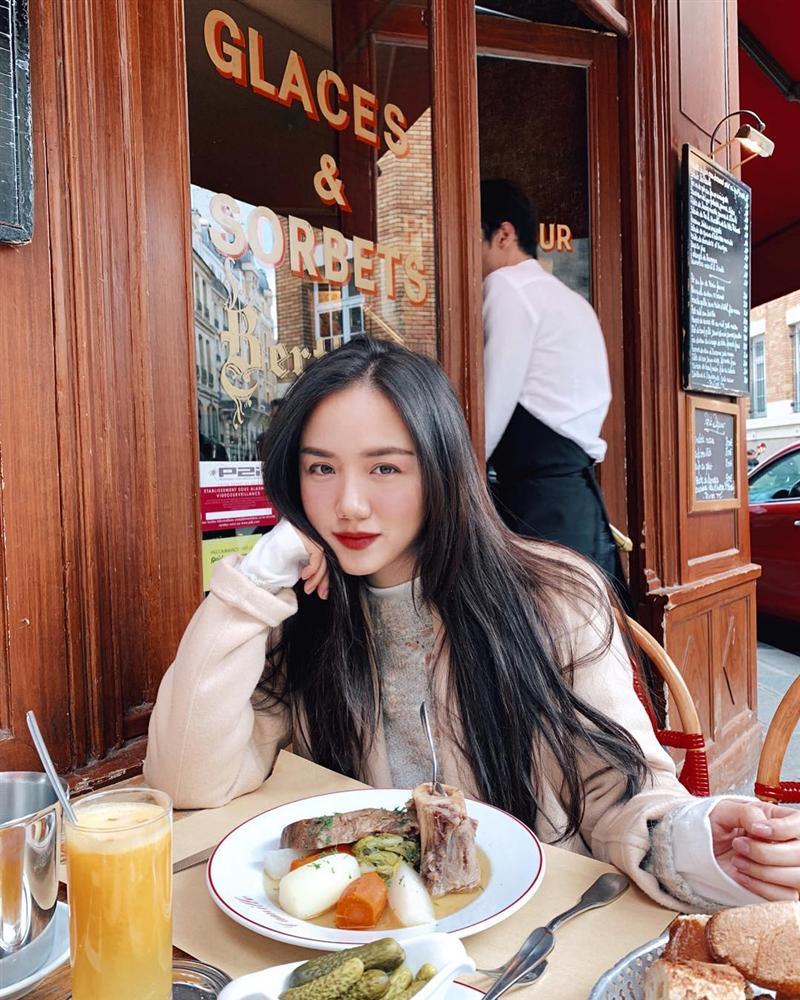 Nhìn 2 chị em Phương Linh - Phương Ly tạo dáng cùng mẹ giữa phố là đủ hiểu gen lầy di truyền thế nào!-2