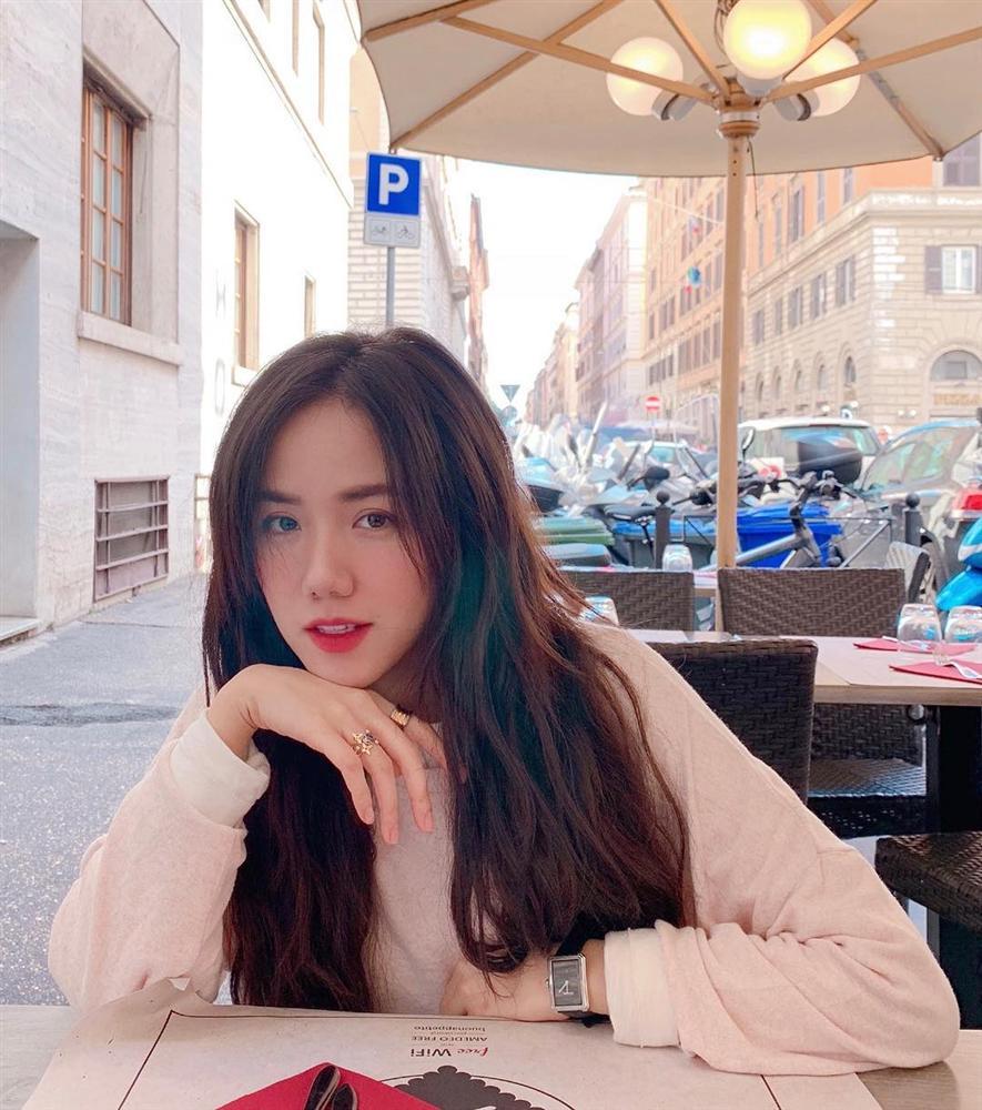 Nhìn 2 chị em Phương Linh - Phương Ly tạo dáng cùng mẹ giữa phố là đủ hiểu gen lầy di truyền thế nào!-3