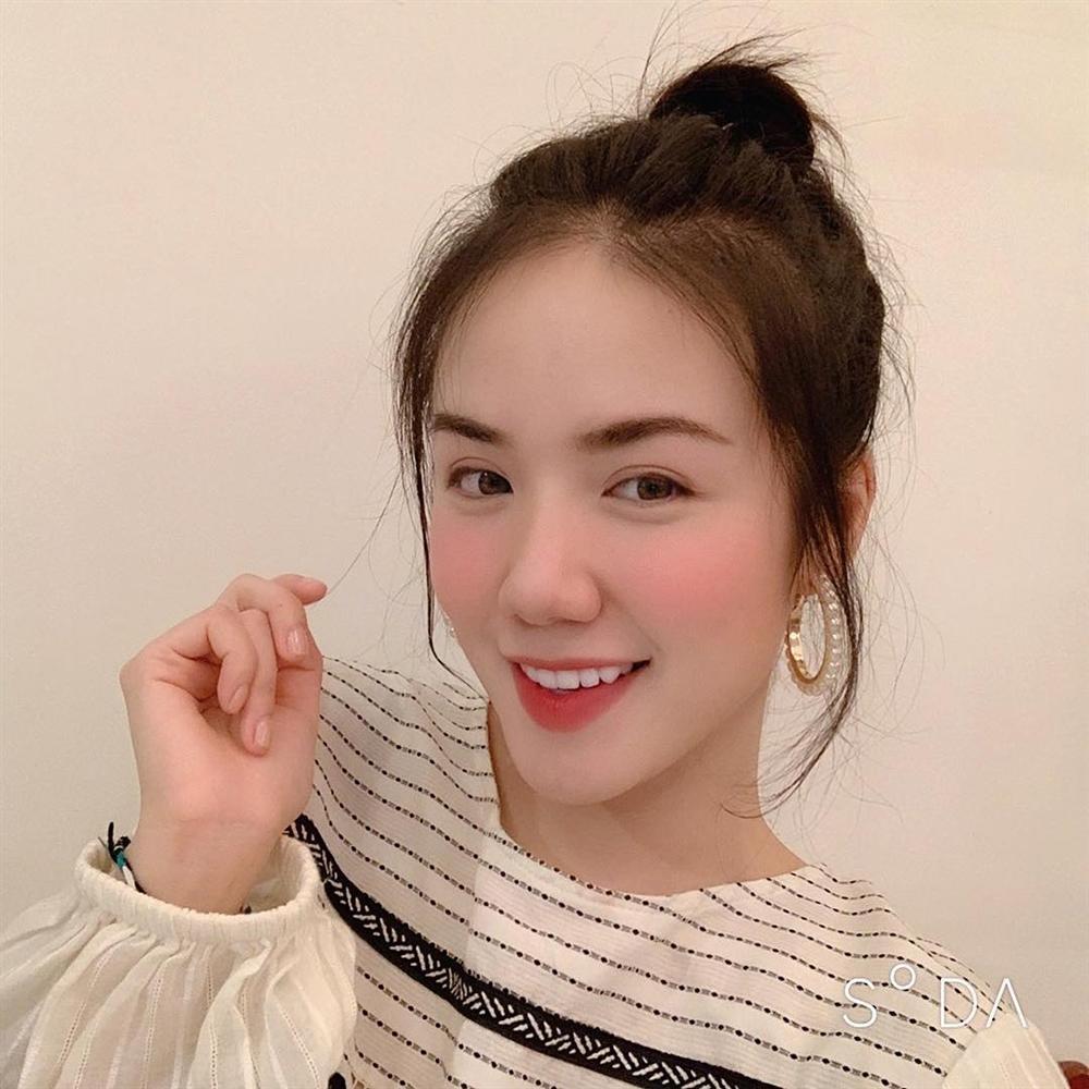 Nhìn 2 chị em Phương Linh - Phương Ly tạo dáng cùng mẹ giữa phố là đủ hiểu gen lầy di truyền thế nào!-6