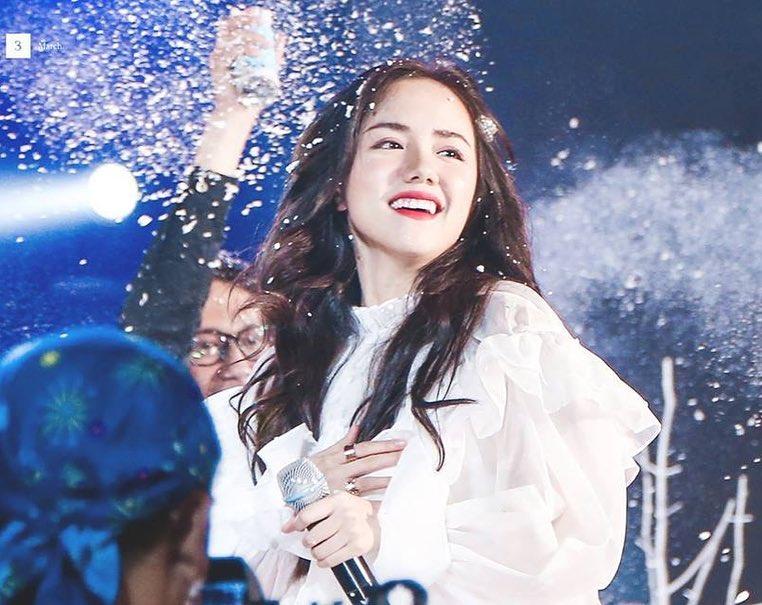 Nhìn 2 chị em Phương Linh - Phương Ly tạo dáng cùng mẹ giữa phố là đủ hiểu gen lầy di truyền thế nào!-7