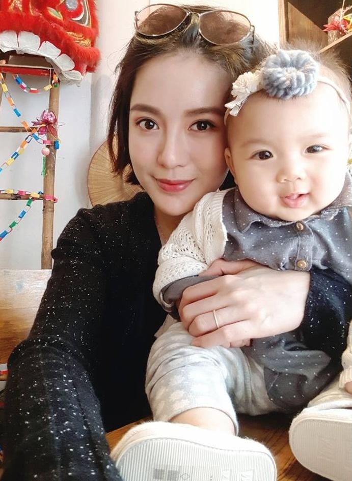 Bảo Thy bất ngờ tiết lộ con gái 1 tuổi của anh trai Bảo Trần thường tự ăn vạ chỉ vì điều này-12