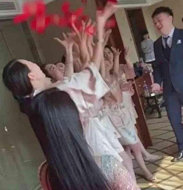 Hé lộ thông tin về 4 cô gái xinh đẹp ăn mặc mát mẻ, khoe trọn vòng 3 gây xôn xao những ngày qua-4