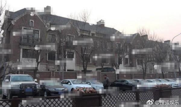 Lộ diện căn biệt thự hơn 11,6 triệu USD của Lộc Hàm, ngay cả khu đỗ xe cũng được dát vàng?-3