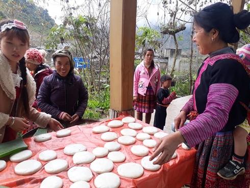 Clip: Xem các chàng trai Mông thổi khèn, nhiều thiếu nữ quên lối về