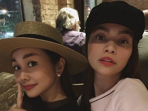 8 tháng mới đăng 1 ảnh chung, chị em 'con chấy cắn đôi' Hồ Ngọc Hà - Thanh Hằng lập tức gây nghẽn mạng