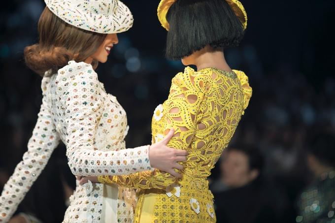 8 tháng mới đăng 1 ảnh chung, chị em con chấy cắn đôi Hồ Ngọc Hà - Thanh Hằng lập tức gây nghẽn mạng-4