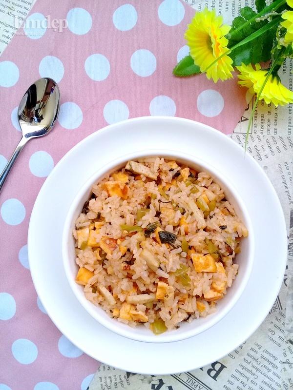 Bữa sáng đơn giản ngon miệng với cơm rang giò thơm ngon-7