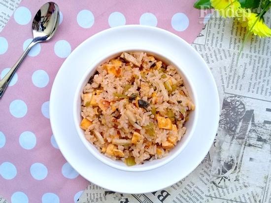 Bữa sáng đơn giản ngon miệng với cơm rang giò thơm ngon