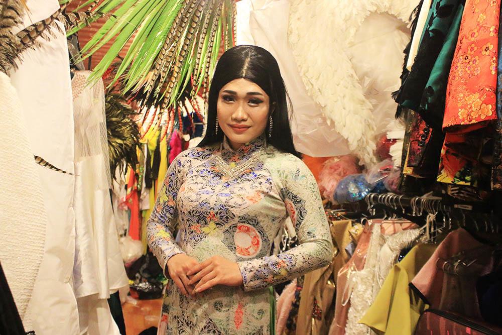 Bí mật quá khứ của cô đào chuyển giới Sài Gòn-3