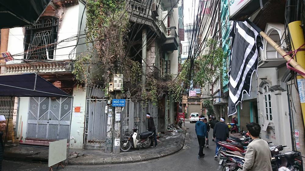 Hà Nội: Cháy nhà lúc rạng sáng, nhiều người nhập viện-5